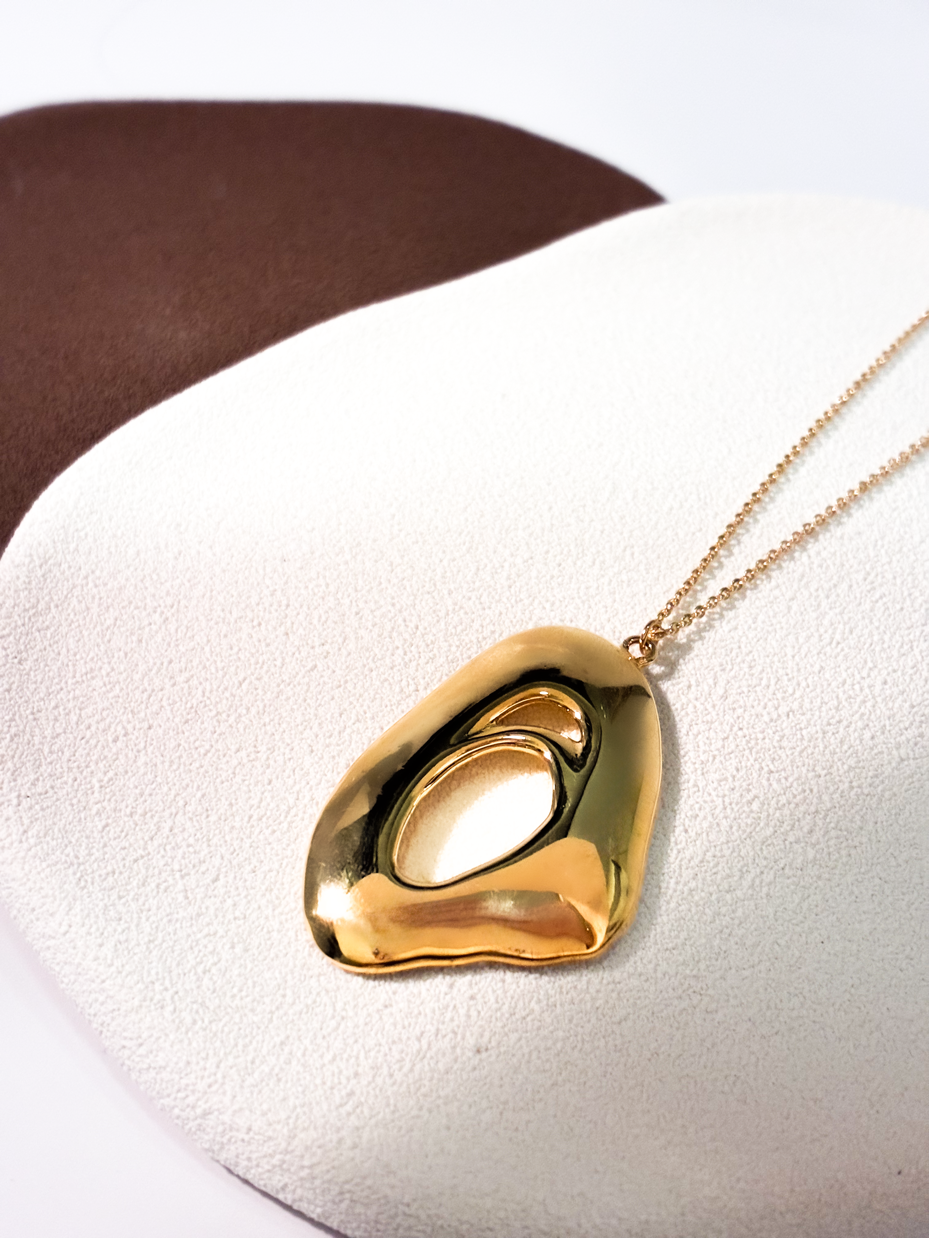 黃銅中空幾何狀長頸鍊